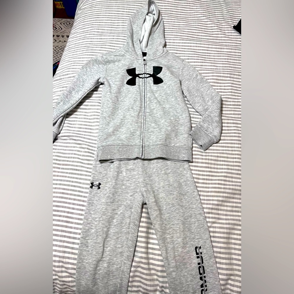 Under Armour boys jogging set